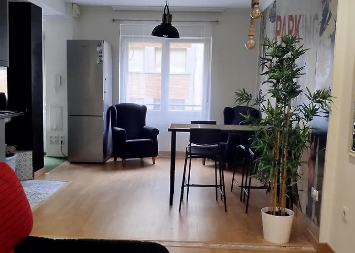 625b 4 Pumarin Apartment *